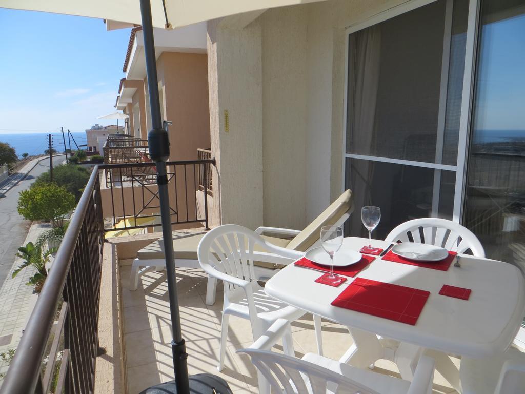 Melania Apartment Paphos Exteriör bild